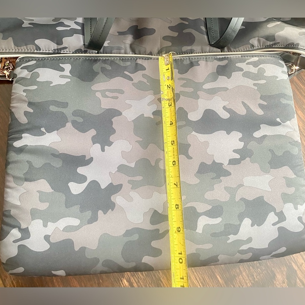 Stella & Dot Lady Boss Camouflage Tote with Laptop Holder - Picture 14 of 14